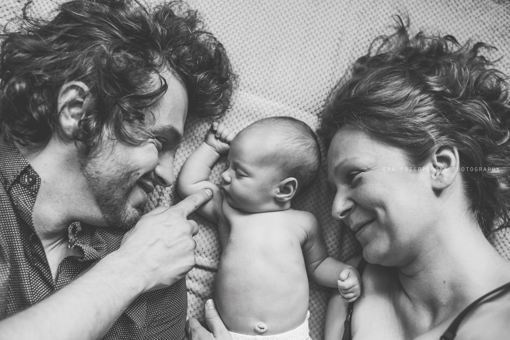 naturalna fotografia rodzinna Warszawa Ewa Przedpełska fotografia rodzinna sesja lifestyle sesja w domu sesja rodzinna sesja lifestylowa zdjęcia rodzinne w domu naturalna sesja brzuszkowa ciążowa