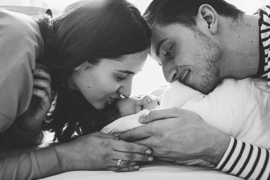 naturalna fotografia rodzinna Warszawa Ewa Przedpełska fotografia rodzinna sesja lifestyle sesja w domu sesja rodzinna sesja lifestylowa zdjęcia rodzinne w domu naturalna sesja brzuszkowa ciążowa